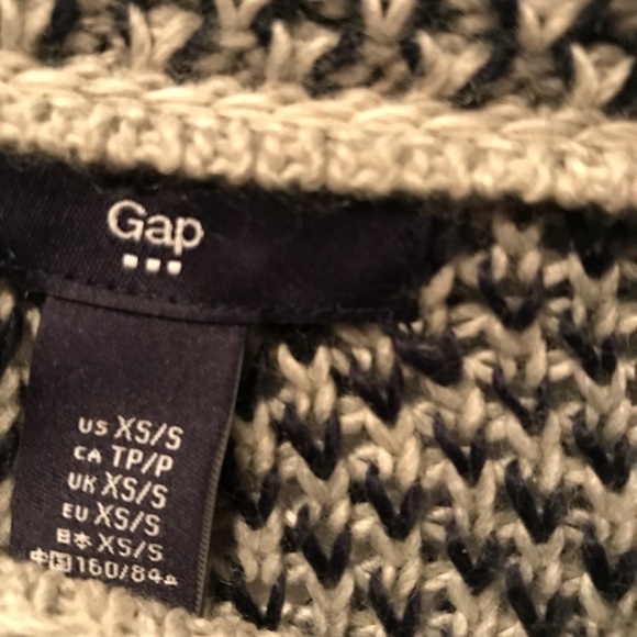 Comfortable GAP Sweater Poncho - Picture 8 of 9